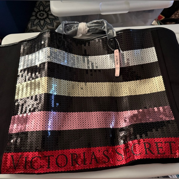 Victoria Secret totes ( 4 options available) - Picture 3 of 4